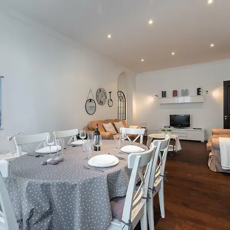Prestige Apartment, Near The Beaches Apartmán
