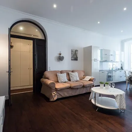 Prestige Apartment, Near The Beaches Апартаменты *