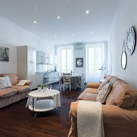 Prestige Apartment, Near The Beaches Апартаменты *