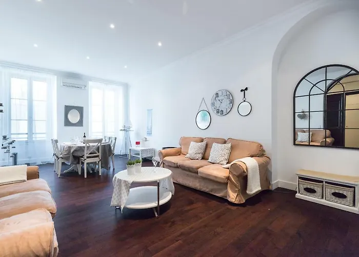Prestige Apartment, Near The Beaches * Nice