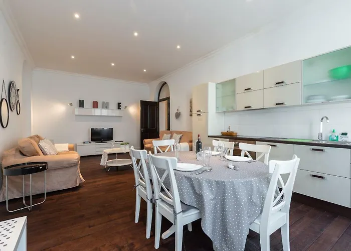 Prestige Apartment, Near The Beaches * Nice